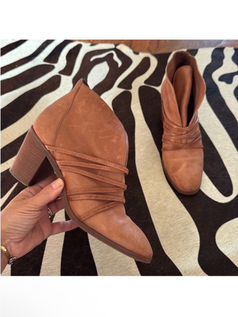 Bernardo Felicity leather Heeled ankle boots/booties Sz 8 cognac brown Slip on
